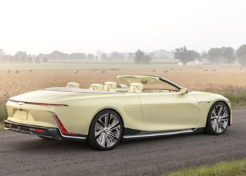 Cadillac Sollei Roadster Redefines Luxury with Eco-Friendly Fungi Materials